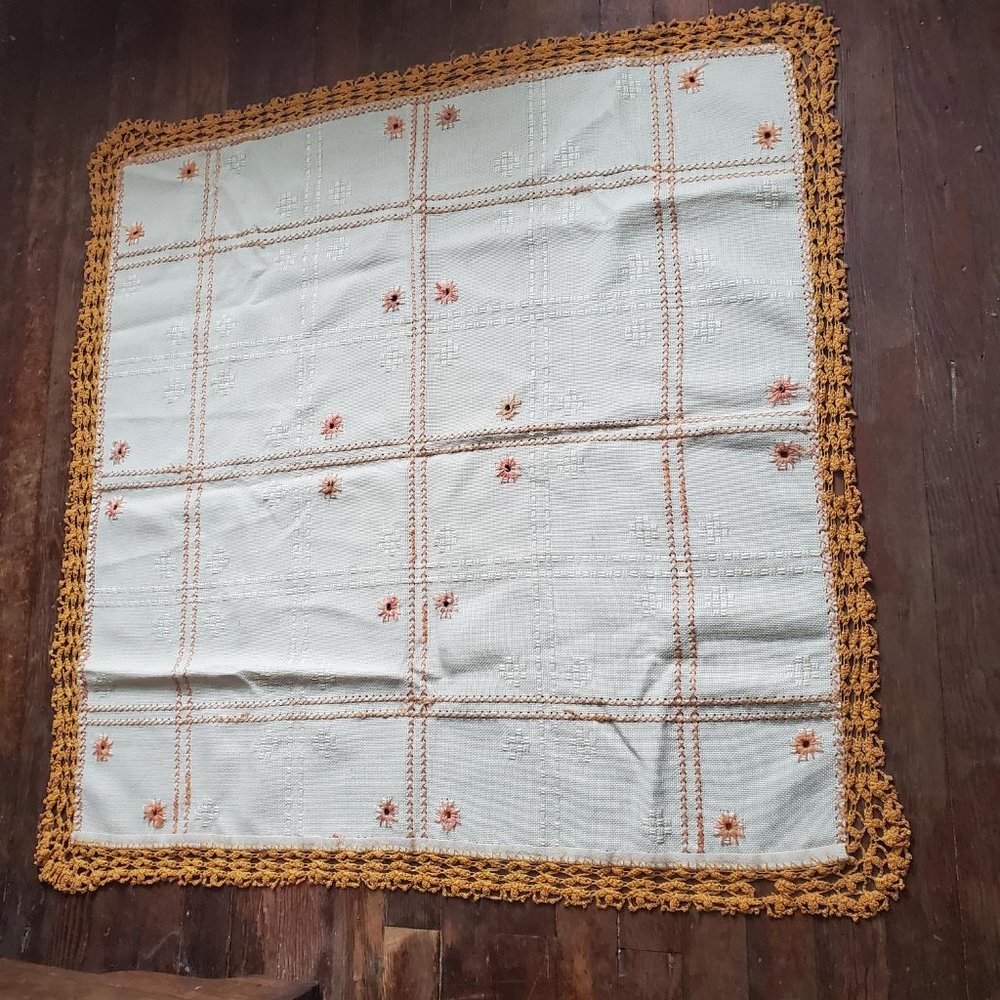 Square Tablecloth - Picture 2 of 4